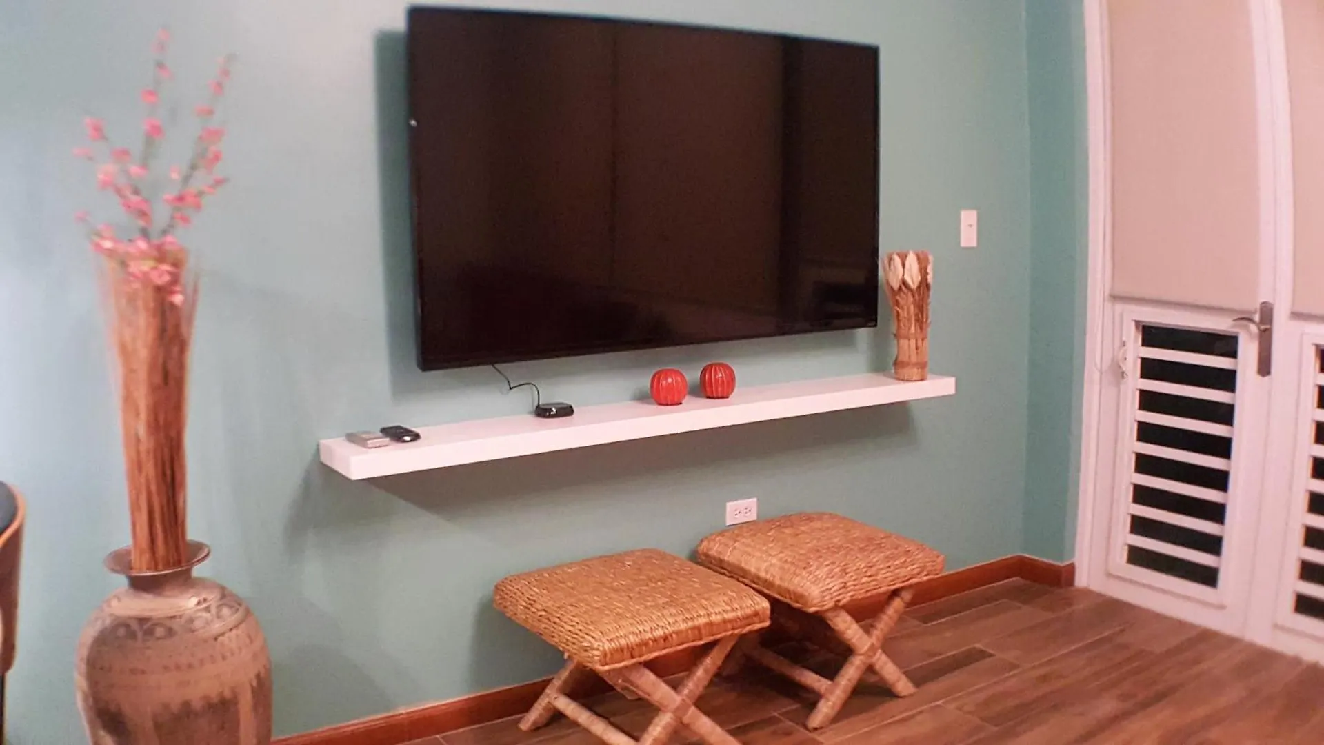Cozybeach Large 1Bdrapt 50 Steps From Atlantic Ocean Private Street Between Ocean Park & Isla Verde 5 Mins From Airport サンジョアン 0*,